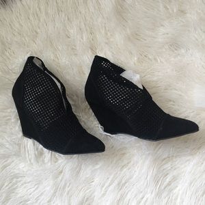 Pointy toe perforated ankle bootie nwt